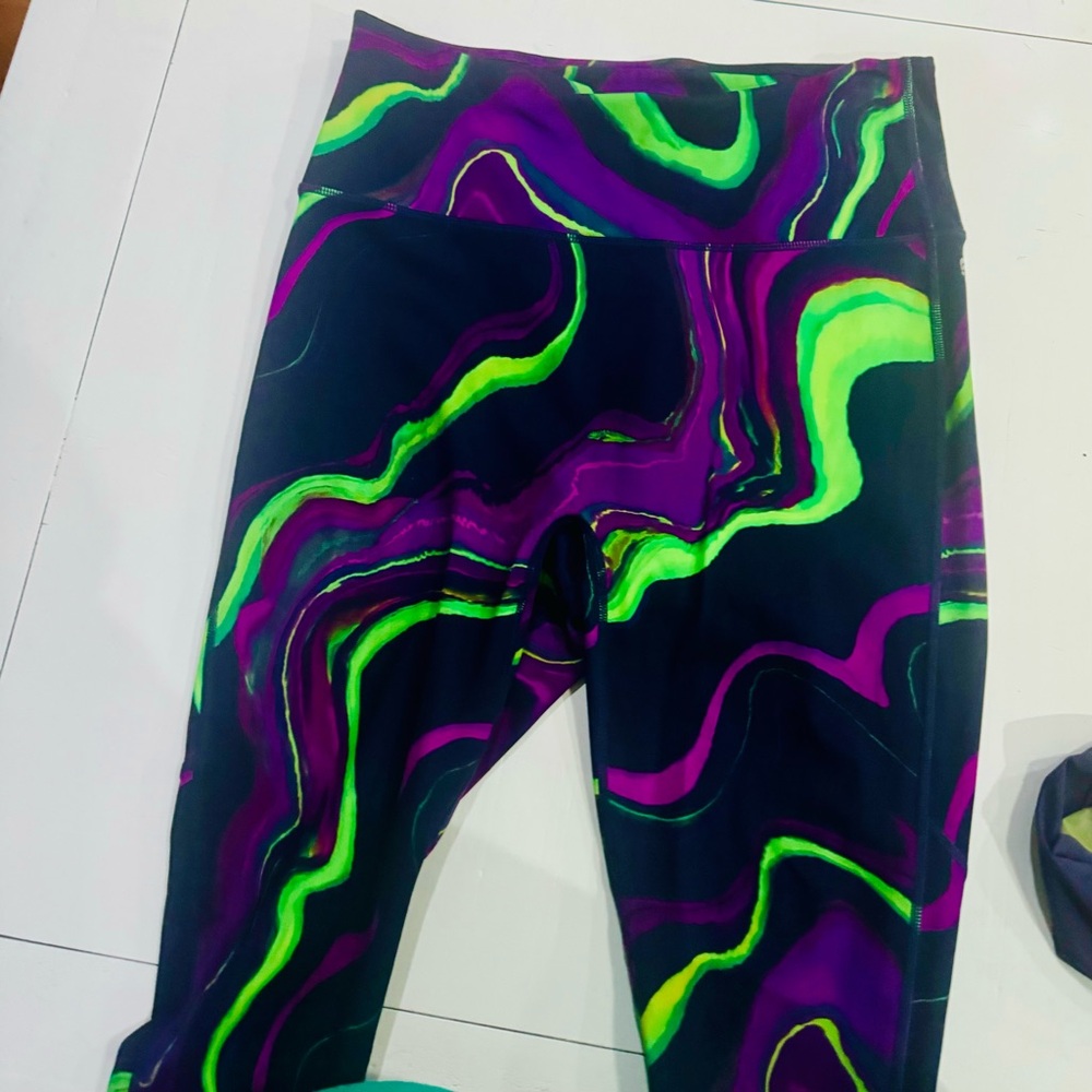 Fabletics 3 pc set - Picture 4 of 11